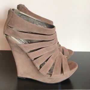 Taupe wedges